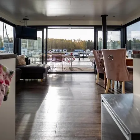 Hausboot Paradise - Lp9 船上ホテル *