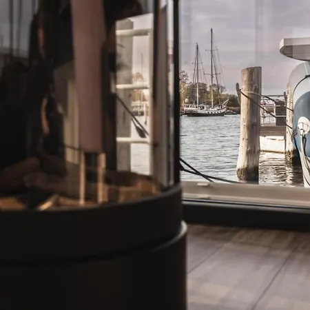 Hausboot Paradise - Lp9 船上ホテル ペーネミュンデ